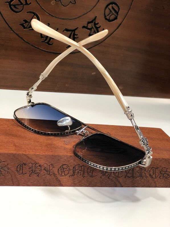 Picture of Chrome Hearts Sunglasses _SKUfw46735914fw